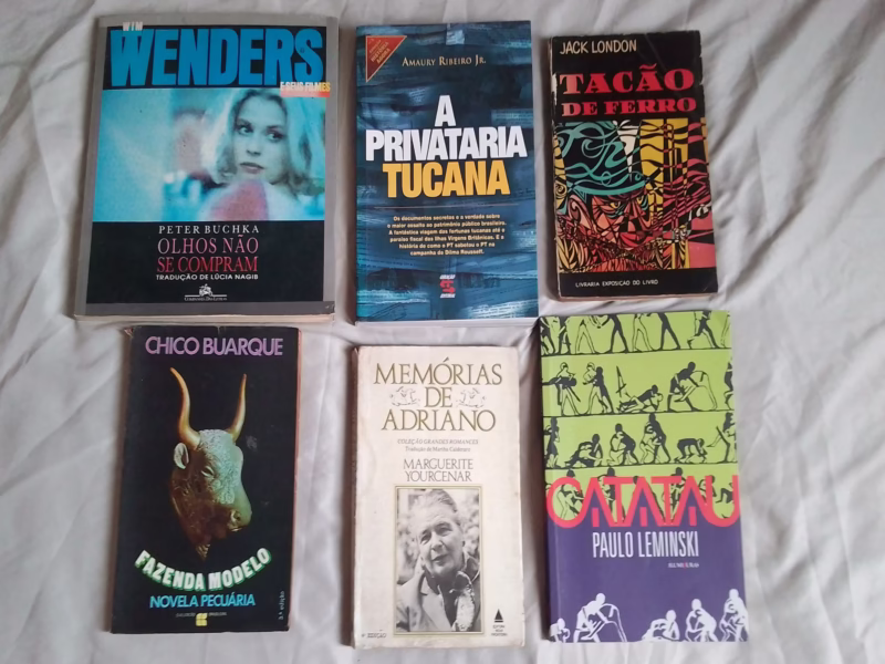 Livros diversos ,35 unidades ,3 reais cada ,vendo o lote.