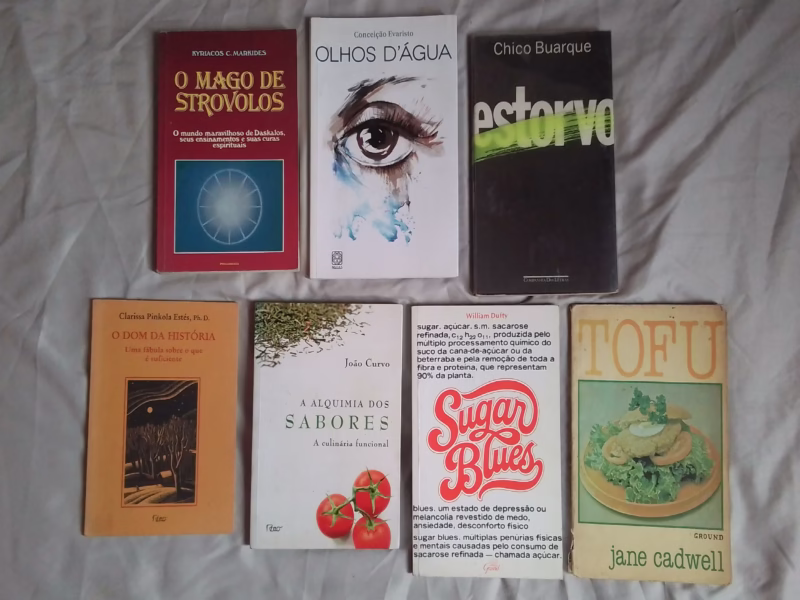 Livros diversos ,35 unidades ,3 reais cada ,vendo o lote.